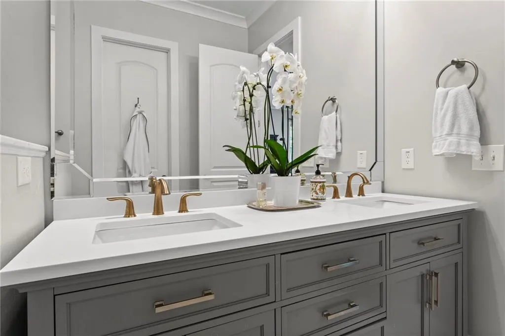 388 Meadowbrook Drive Ne, Atlanta, Georgia 30342, 5 Bedrooms Bedrooms, ,3 BathroomsBathrooms,Residential,Sold,388 Meadowbrook Drive Ne,7401514