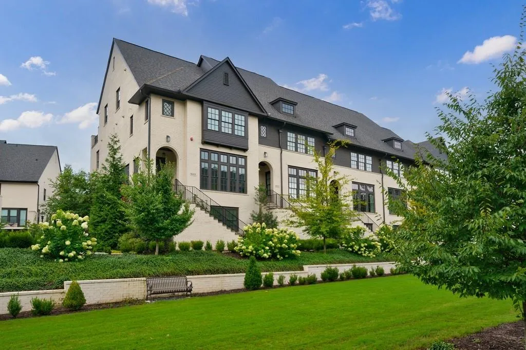 6417 Lucent Lane, Atlanta, Georgia 30328, 4 Bedrooms Bedrooms, ,4 BathroomsBathrooms,Residential,Sold,6417 Lucent Lane,7102192