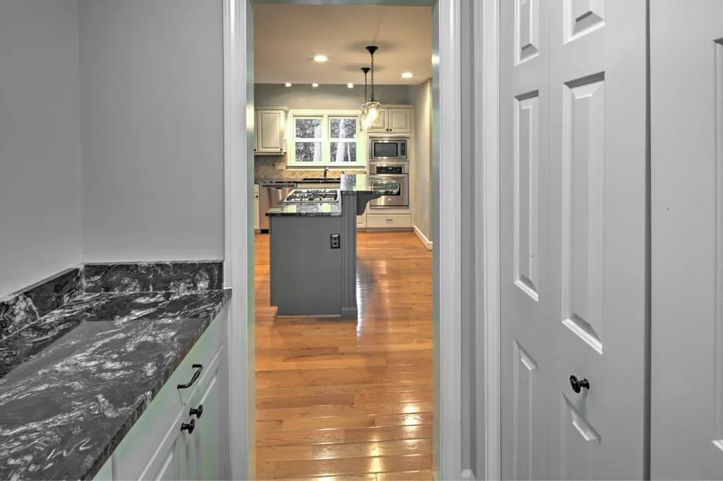 85 W Battery Place, Atlanta, Georgia 30342, 4 Bedrooms Bedrooms, ,3 BathroomsBathrooms,Residential,Sold,85 W Battery Place,5778324