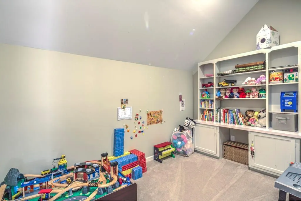 85 W Battery Place, Atlanta, Georgia 30342, 4 Bedrooms Bedrooms, ,3 BathroomsBathrooms,Residential,Sold,85 W Battery Place,5778324