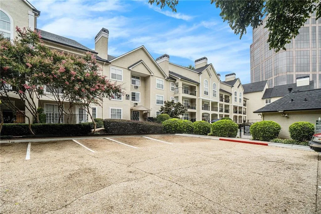 3655 Habersham Road Ne Unit A314, Atlanta, Georgia 30305, 1 Bedroom Bedrooms, ,1 BathroomBathrooms,Residential,For Sale,3655 Habersham Road Ne Unit A314,7626527
