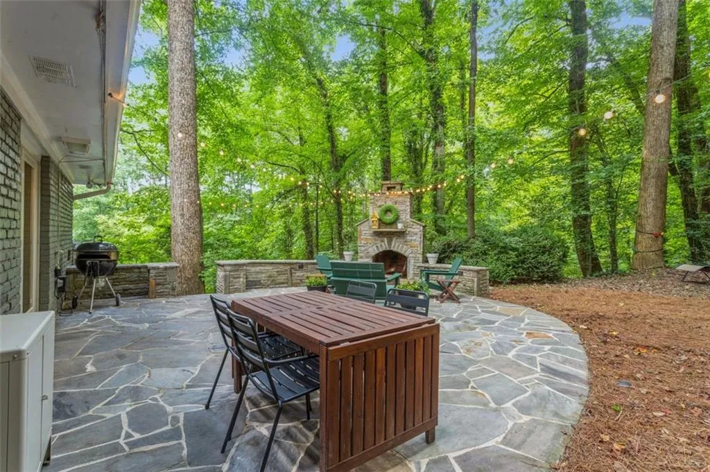 5655 Colton Drive, Atlanta, Georgia 30342, 3 Bedrooms Bedrooms, ,3 BathroomsBathrooms,Residential,Sold,5655 Colton Drive,7101687