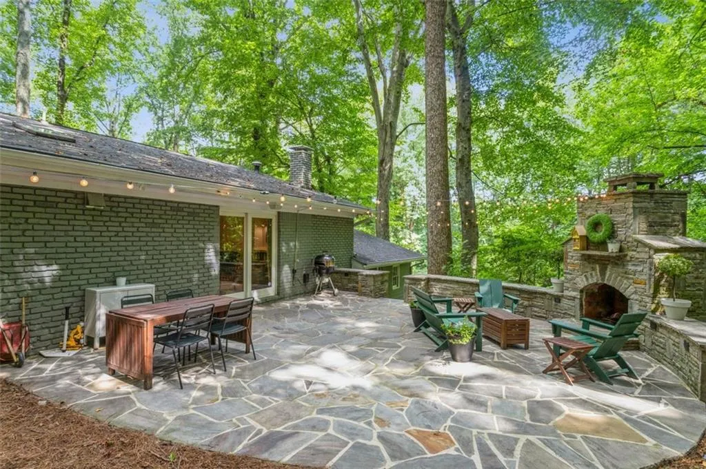 5655 Colton Drive, Atlanta, Georgia 30342, 3 Bedrooms Bedrooms, ,3 BathroomsBathrooms,Residential,Sold,5655 Colton Drive,7101687