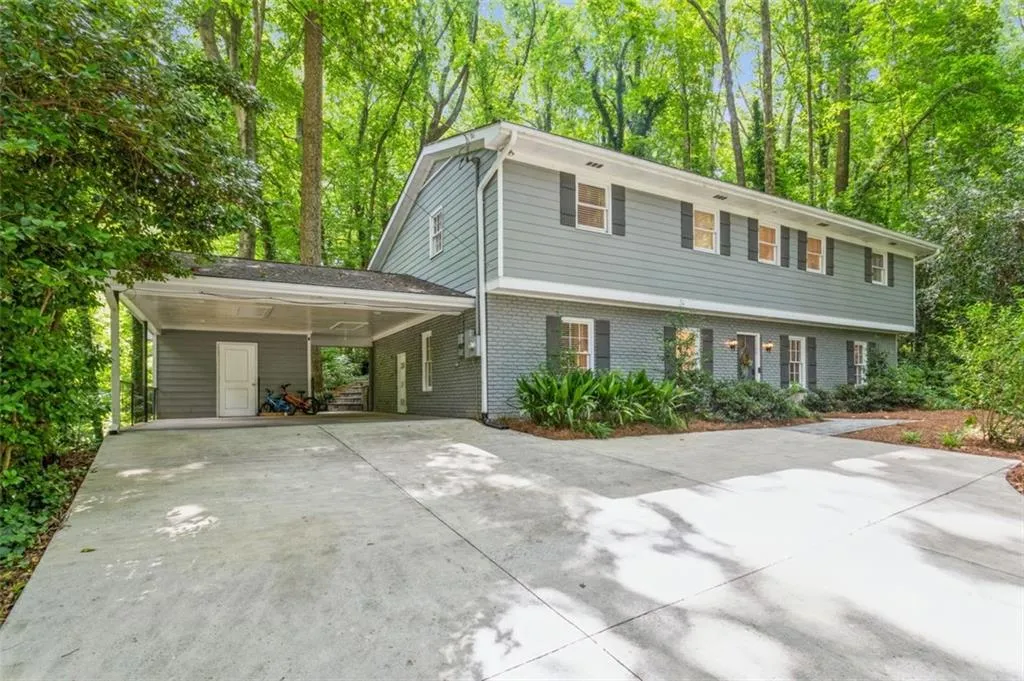 5655 Colton Drive, Atlanta, Georgia 30342, 3 Bedrooms Bedrooms, ,3 BathroomsBathrooms,Residential,Sold,5655 Colton Drive,7101687