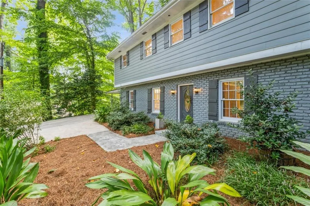 5655 Colton Drive, Atlanta, Georgia 30342, 3 Bedrooms Bedrooms, ,3 BathroomsBathrooms,Residential,Sold,5655 Colton Drive,7101687