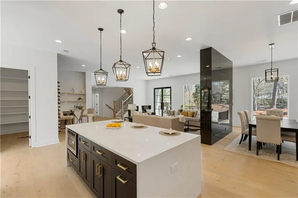 6750 Castleton Drive, Sandy Springs, Georgia 30328, 5 Bedrooms Bedrooms, ,6 BathroomsBathrooms,Residential,Sold,6750 Castleton Drive,7192377