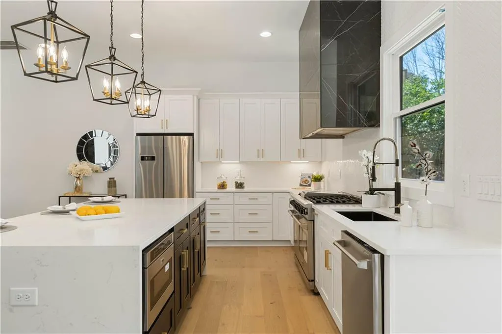 6750 Castleton Drive, Sandy Springs, Georgia 30328, 5 Bedrooms Bedrooms, ,6 BathroomsBathrooms,Residential,Sold,6750 Castleton Drive,7192377