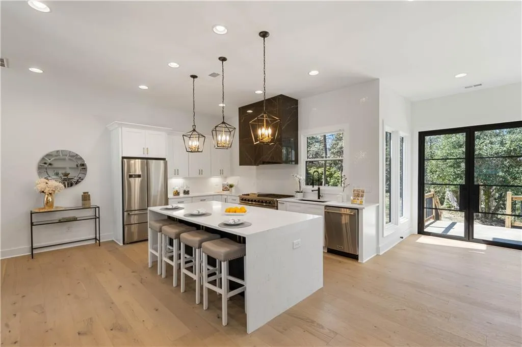 6750 Castleton Drive, Sandy Springs, Georgia 30328, 5 Bedrooms Bedrooms, ,6 BathroomsBathrooms,Residential,Sold,6750 Castleton Drive,7192377