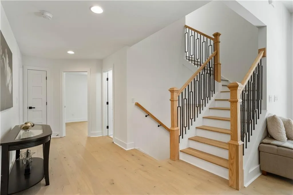 6750 Castleton Drive, Sandy Springs, Georgia 30328, 5 Bedrooms Bedrooms, ,6 BathroomsBathrooms,Residential,Sold,6750 Castleton Drive,7192377