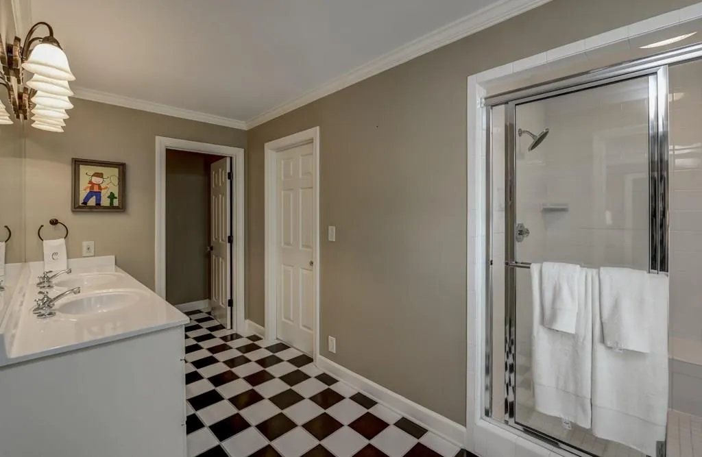 15 Old Stratton Chase, Sandy Springs, Georgia 30328, 5 Bedrooms Bedrooms, ,4 BathroomsBathrooms,Residential,Sold,15 Old Stratton Chase,5836961