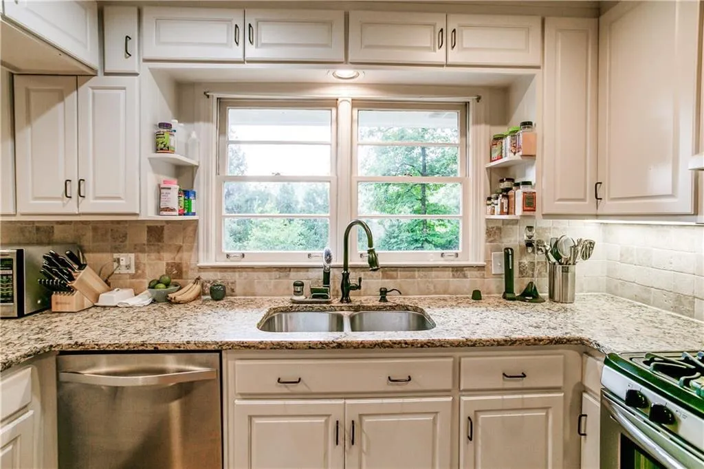 365 Highbrook Drive Ne, Atlanta, Georgia 30342, 3 Bedrooms Bedrooms, ,2 BathroomsBathrooms,Residential,Sold,365 Highbrook Drive Ne,5892716