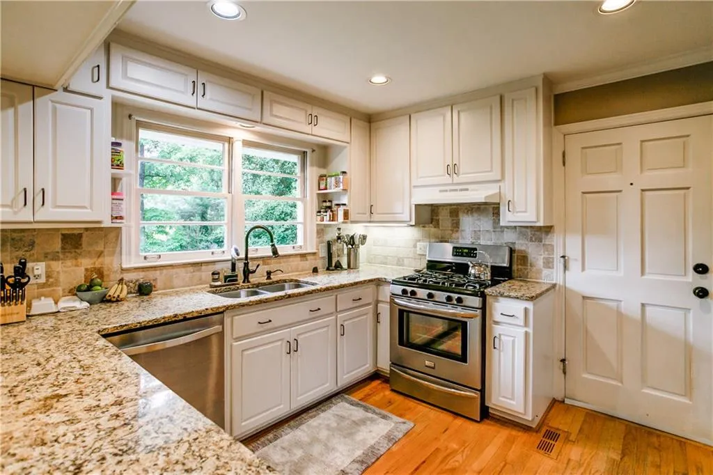 365 Highbrook Drive Ne, Atlanta, Georgia 30342, 3 Bedrooms Bedrooms, ,2 BathroomsBathrooms,Residential,Sold,365 Highbrook Drive Ne,5892716