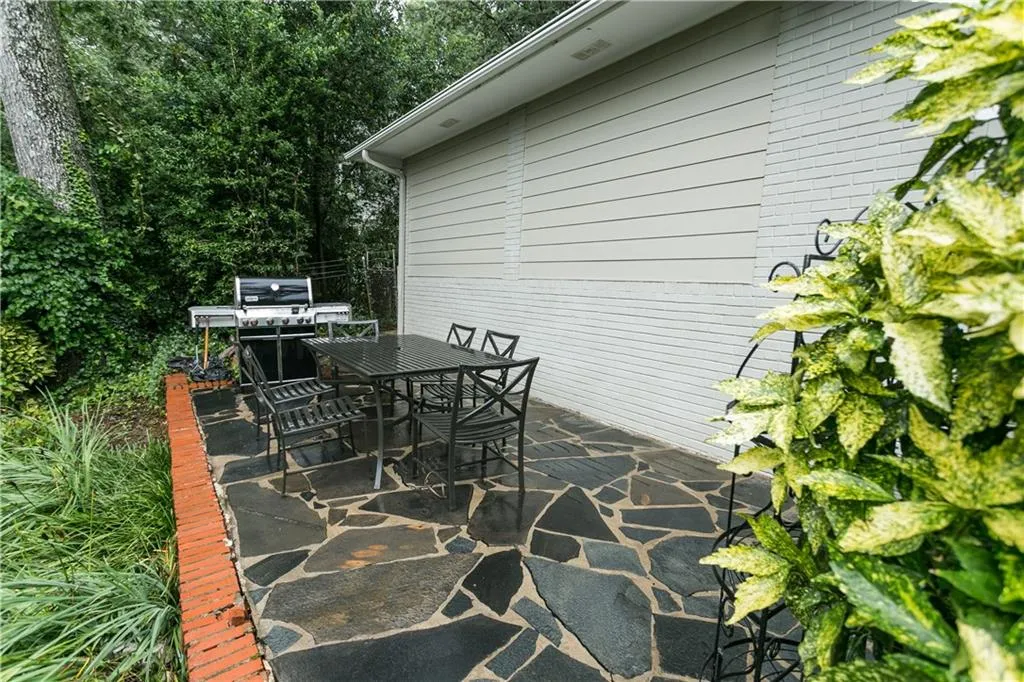 365 Highbrook Drive Ne, Atlanta, Georgia 30342, 3 Bedrooms Bedrooms, ,2 BathroomsBathrooms,Residential,Sold,365 Highbrook Drive Ne,5892716