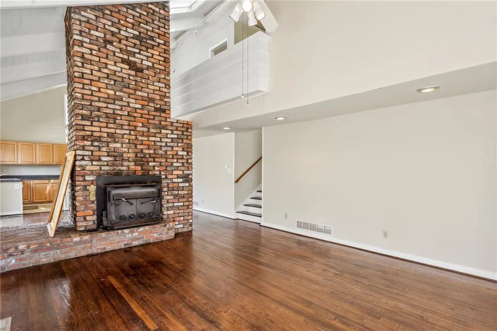 6384 Cherry Tree Lane, Sandy Springs, Georgia 30328, 3 Bedrooms Bedrooms, ,2 BathroomsBathrooms,Residential,Sold,6384 Cherry Tree Lane,7187006