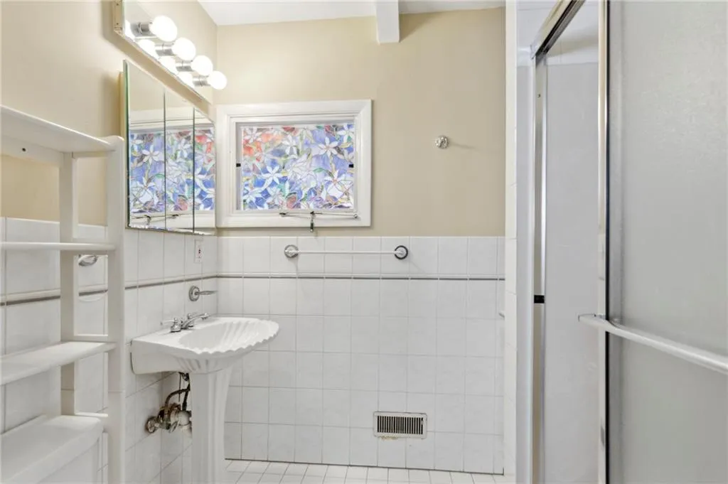 6384 Cherry Tree Lane, Sandy Springs, Georgia 30328, 3 Bedrooms Bedrooms, ,2 BathroomsBathrooms,Residential,Sold,6384 Cherry Tree Lane,7187006