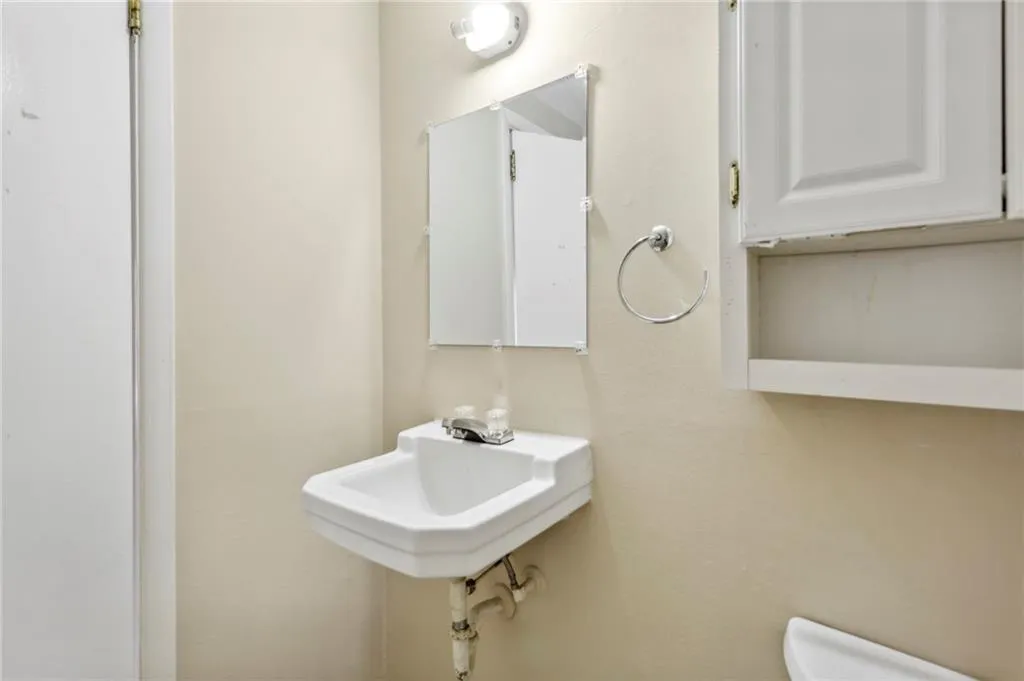 6384 Cherry Tree Lane, Sandy Springs, Georgia 30328, 3 Bedrooms Bedrooms, ,2 BathroomsBathrooms,Residential,Sold,6384 Cherry Tree Lane,7187006