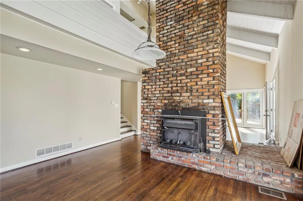 6384 Cherry Tree Lane, Sandy Springs, Georgia 30328, 3 Bedrooms Bedrooms, ,2 BathroomsBathrooms,Residential,Sold,6384 Cherry Tree Lane,7187006