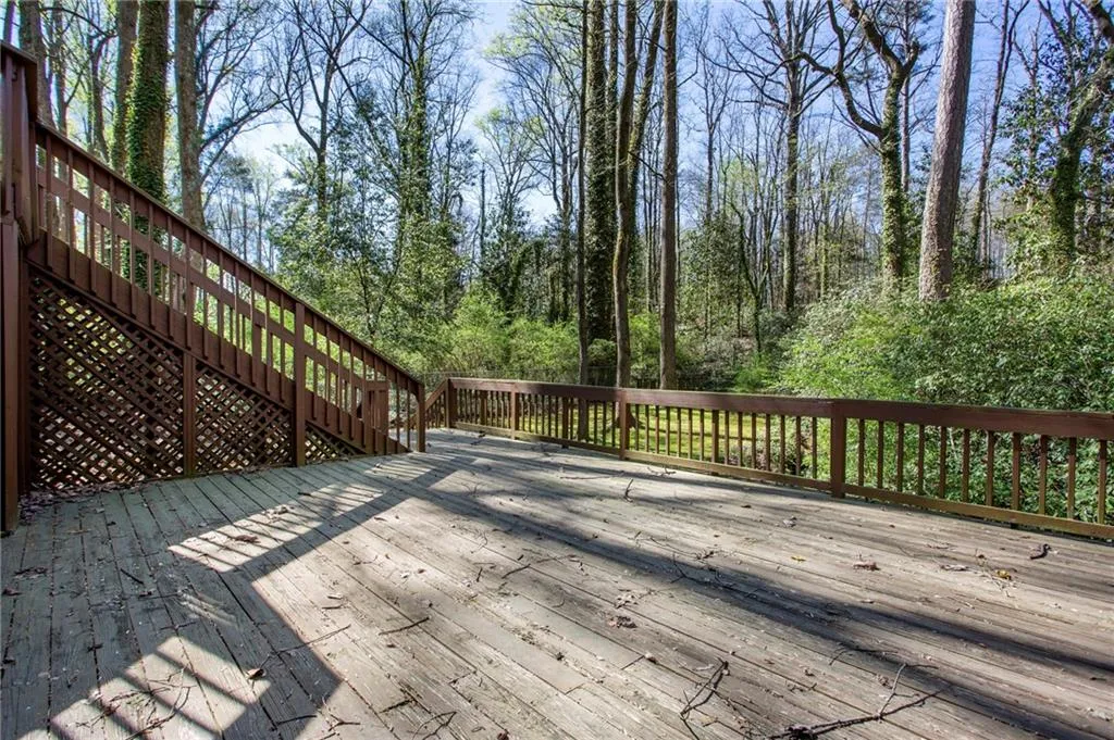 6384 Cherry Tree Lane, Sandy Springs, Georgia 30328, 3 Bedrooms Bedrooms, ,2 BathroomsBathrooms,Residential,Sold,6384 Cherry Tree Lane,7187006