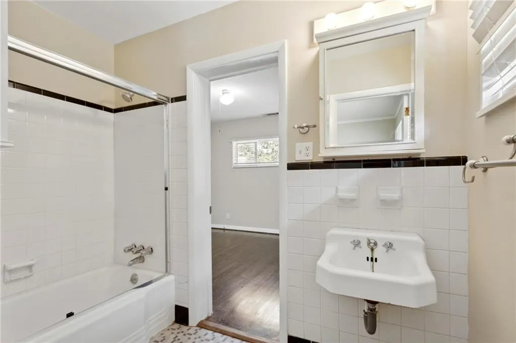 6384 Cherry Tree Lane, Sandy Springs, Georgia 30328, 3 Bedrooms Bedrooms, ,2 BathroomsBathrooms,Residential,Sold,6384 Cherry Tree Lane,7187006