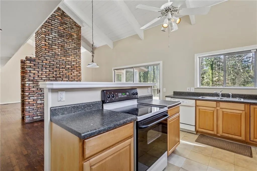 6384 Cherry Tree Lane, Sandy Springs, Georgia 30328, 3 Bedrooms Bedrooms, ,2 BathroomsBathrooms,Residential,Sold,6384 Cherry Tree Lane,7187006