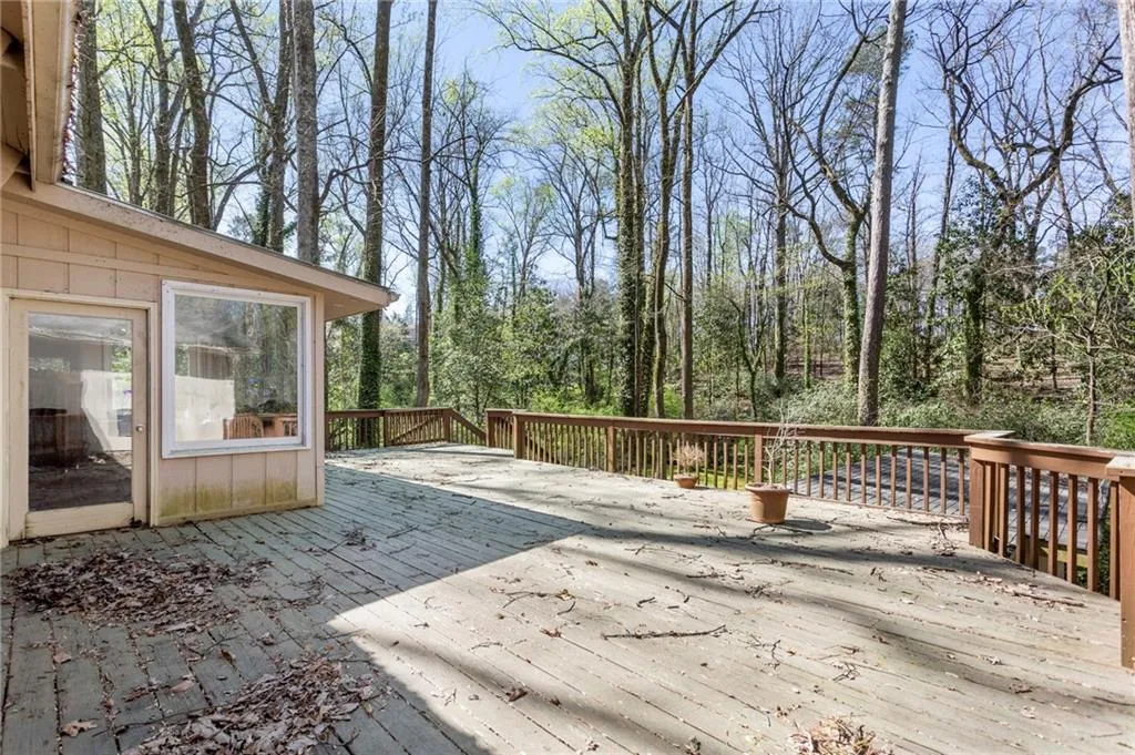 6384 Cherry Tree Lane, Sandy Springs, Georgia 30328, 3 Bedrooms Bedrooms, ,2 BathroomsBathrooms,Residential,Sold,6384 Cherry Tree Lane,7187006