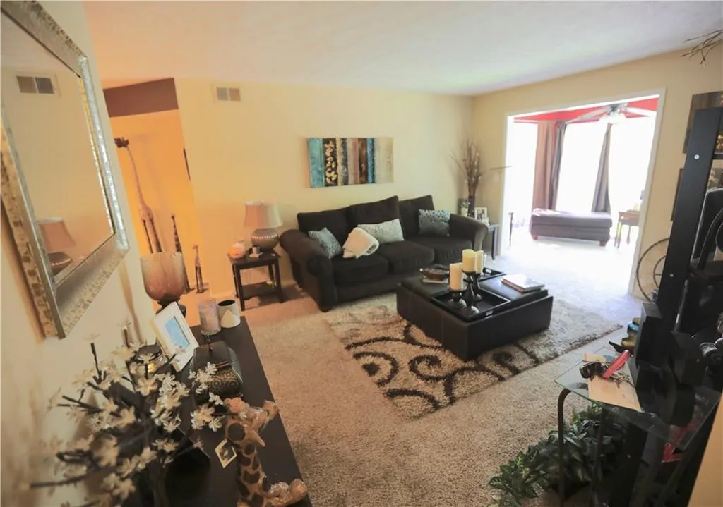 207 Natchez Trace, Sandy Springs, Georgia 30350, 2 Bedrooms Bedrooms, ,1 BathroomBathrooms,Residential,Sold,207 Natchez Trace,6566712