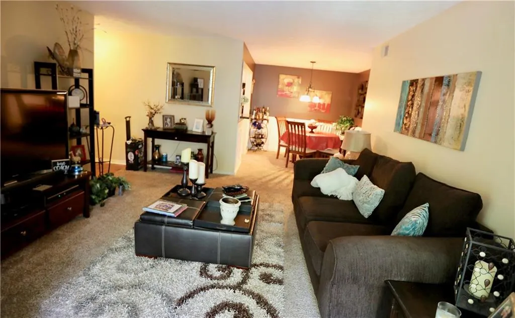 207 Natchez Trace, Sandy Springs, Georgia 30350, 2 Bedrooms Bedrooms, ,1 BathroomBathrooms,Residential,Sold,207 Natchez Trace,6566712