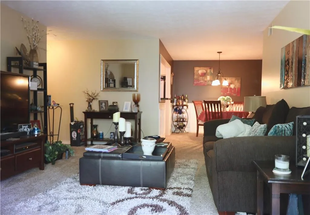 207 Natchez Trace, Sandy Springs, Georgia 30350, 2 Bedrooms Bedrooms, ,1 BathroomBathrooms,Residential,Sold,207 Natchez Trace,6566712