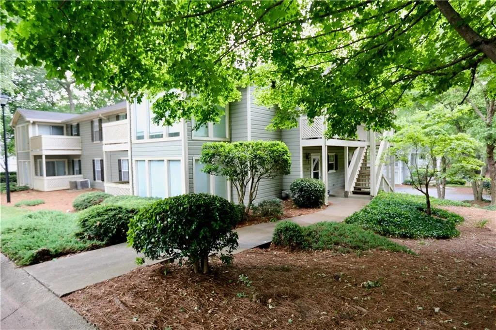 207 Natchez Trace, Sandy Springs, Georgia 30350, 2 Bedrooms Bedrooms, ,1 BathroomBathrooms,Residential,Sold,207 Natchez Trace,6566712
