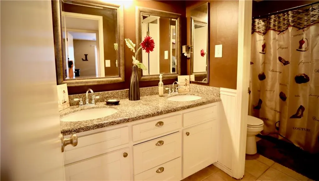 207 Natchez Trace, Sandy Springs, Georgia 30350, 2 Bedrooms Bedrooms, ,1 BathroomBathrooms,Residential,Sold,207 Natchez Trace,6566712