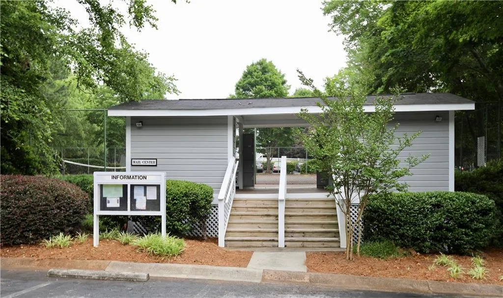 207 Natchez Trace, Sandy Springs, Georgia 30350, 2 Bedrooms Bedrooms, ,1 BathroomBathrooms,Residential,Sold,207 Natchez Trace,6566712