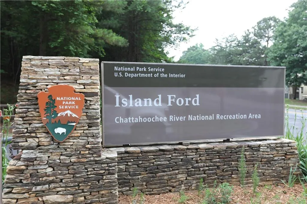 207 Natchez Trace, Sandy Springs, Georgia 30350, 2 Bedrooms Bedrooms, ,1 BathroomBathrooms,Residential,Sold,207 Natchez Trace,6566712