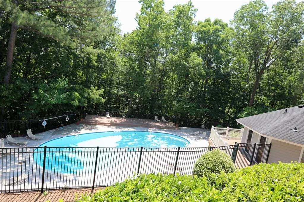 207 Natchez Trace, Sandy Springs, Georgia 30350, 2 Bedrooms Bedrooms, ,1 BathroomBathrooms,Residential,Sold,207 Natchez Trace,6566712