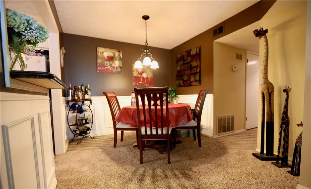 207 Natchez Trace, Sandy Springs, Georgia 30350, 2 Bedrooms Bedrooms, ,1 BathroomBathrooms,Residential,Sold,207 Natchez Trace,6566712