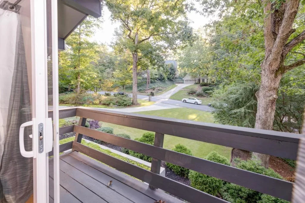 1060 Winding Creek Trail, Sandy Springs, Georgia 30328, 4 Bedrooms Bedrooms, ,3 BathroomsBathrooms,Residential,Sold,1060 Winding Creek Trail,5753155