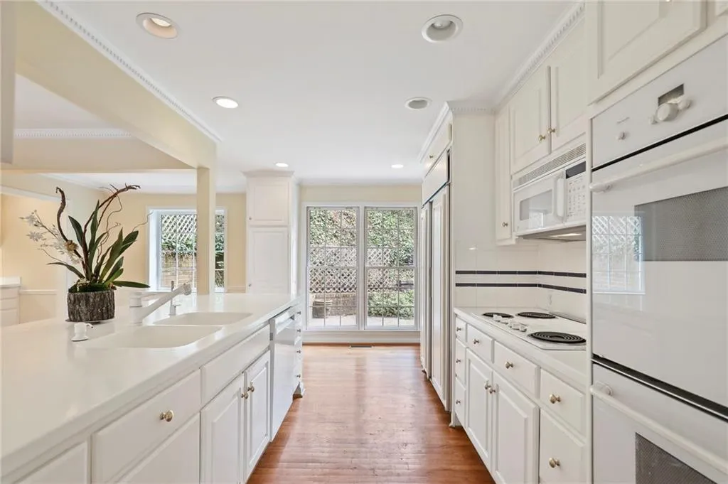 6293 Mountain Brook Way, Sandy Springs, Georgia 30328, 6 Bedrooms Bedrooms, ,4 BathroomsBathrooms,Residential,Sold,6293 Mountain Brook Way,7013527