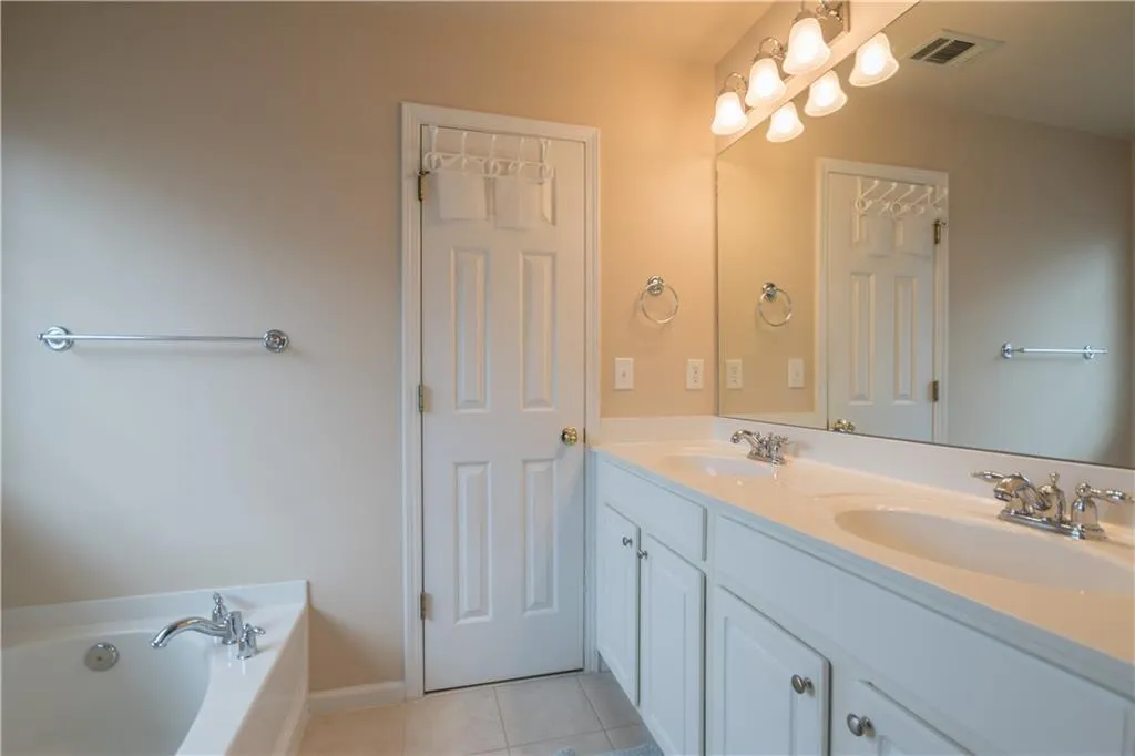 7812 Kiverton Place, Sandy Springs, Georgia 30350, 3 Bedrooms Bedrooms, ,3 BathroomsBathrooms,Residential,Sold,7812 Kiverton Place,5807559