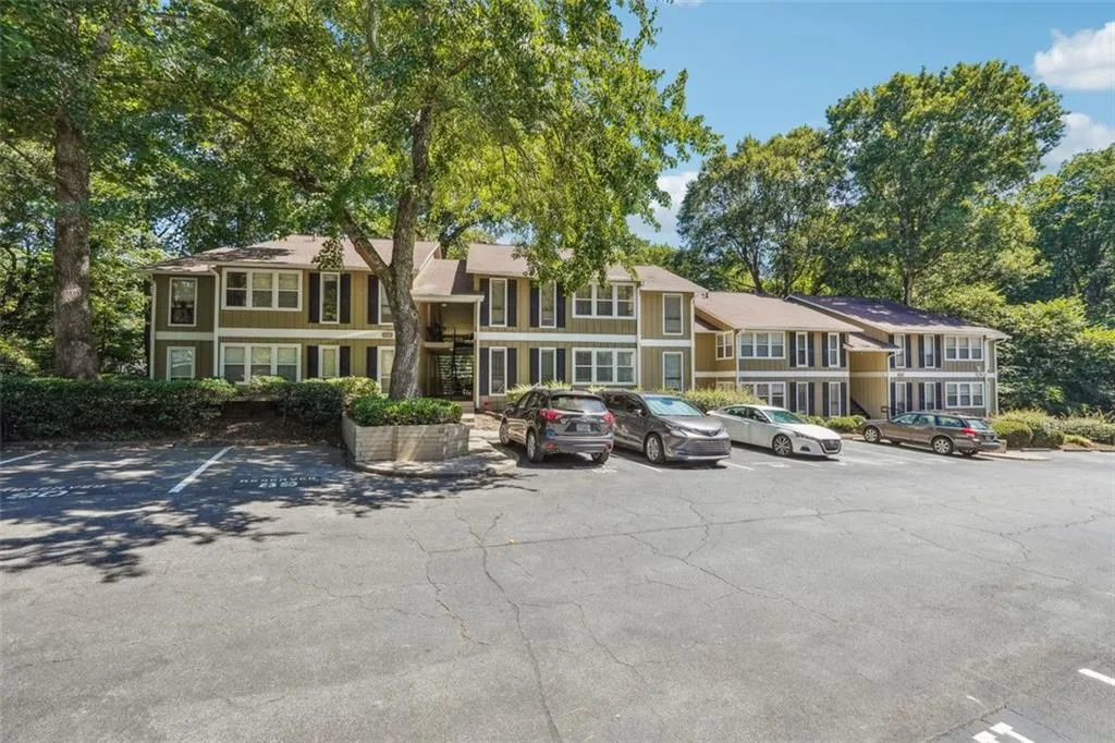 5155 Roswell Rd, Atlanta, Georgia 30342, 1 Bedroom Bedrooms, ,1 BathroomBathrooms,Residential,Sold,5155 Roswell Rd,7402654