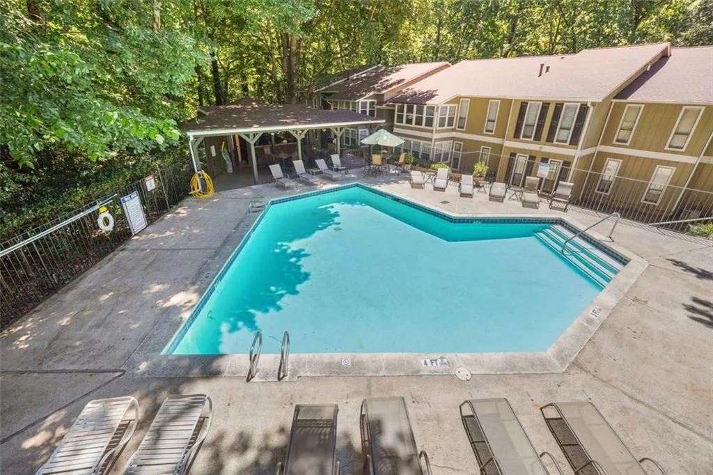 5155 Roswell Rd, Atlanta, Georgia 30342, 1 Bedroom Bedrooms, ,1 BathroomBathrooms,Residential,Sold,5155 Roswell Rd,7402654