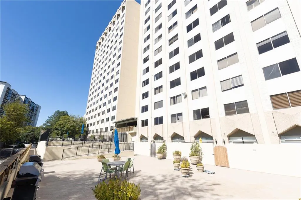 2479 Peachtree Road Ne Unit 1011, Atlanta, Georgia 30305, 1 Bedroom Bedrooms, ,1 BathroomBathrooms,Residential,For Sale,2479 Peachtree Road Ne Unit 1011,7667758