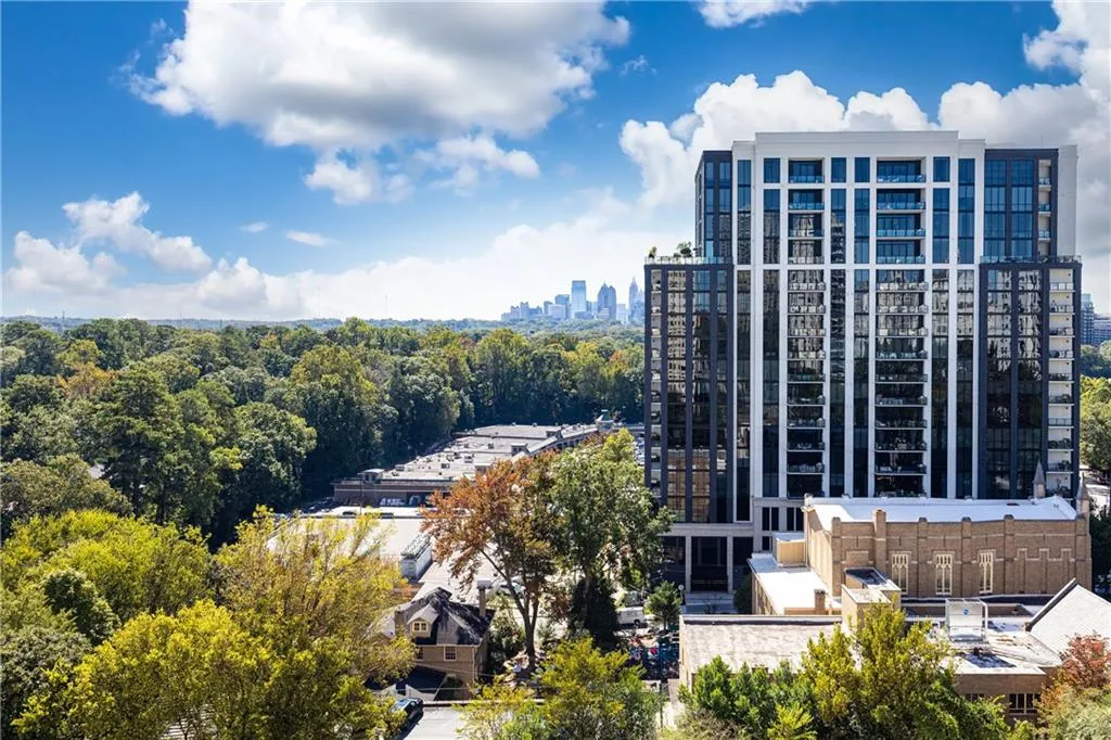 2479 Peachtree Road Ne Unit 1011, Atlanta, Georgia 30305, 1 Bedroom Bedrooms, ,1 BathroomBathrooms,Residential,For Sale,2479 Peachtree Road Ne Unit 1011,7667758