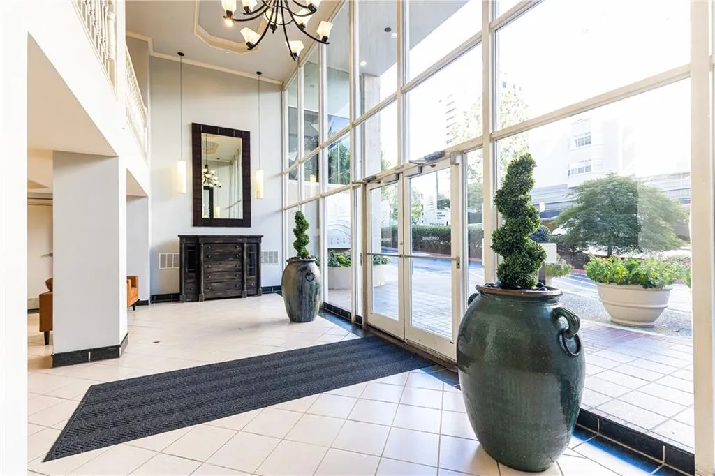 2479 Peachtree Road Ne Unit 1011, Atlanta, Georgia 30305, 1 Bedroom Bedrooms, ,1 BathroomBathrooms,Residential,For Sale,2479 Peachtree Road Ne Unit 1011,7667758