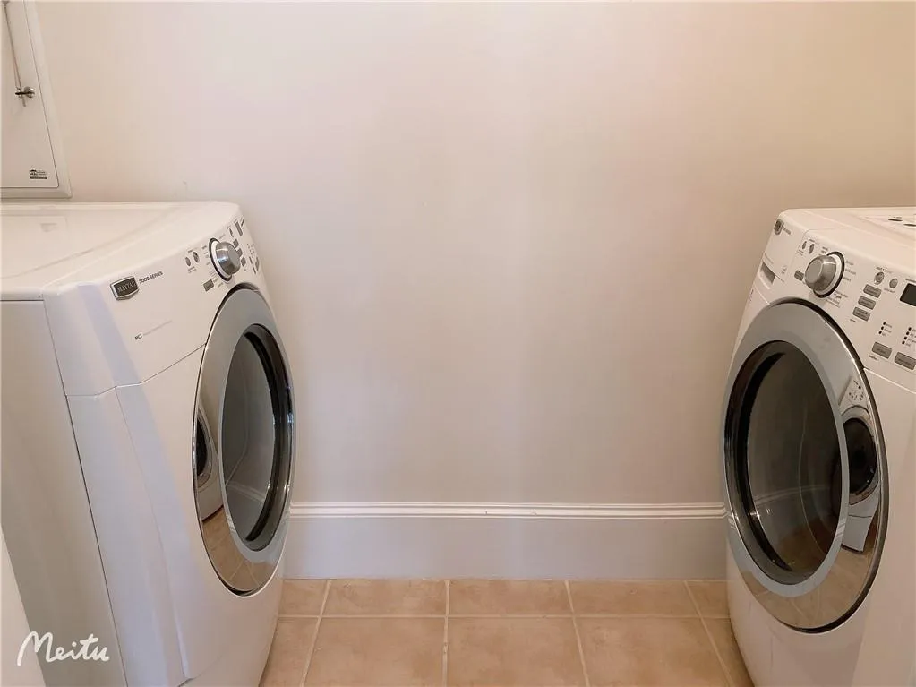 5461 Glenridge View, Atlanta, Georgia 30342, 3 Bedrooms Bedrooms, ,3 BathroomsBathrooms,Residential,Sold,5461 Glenridge View,6793250