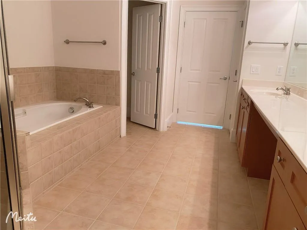 5461 Glenridge View, Atlanta, Georgia 30342, 3 Bedrooms Bedrooms, ,3 BathroomsBathrooms,Residential,Sold,5461 Glenridge View,6793250