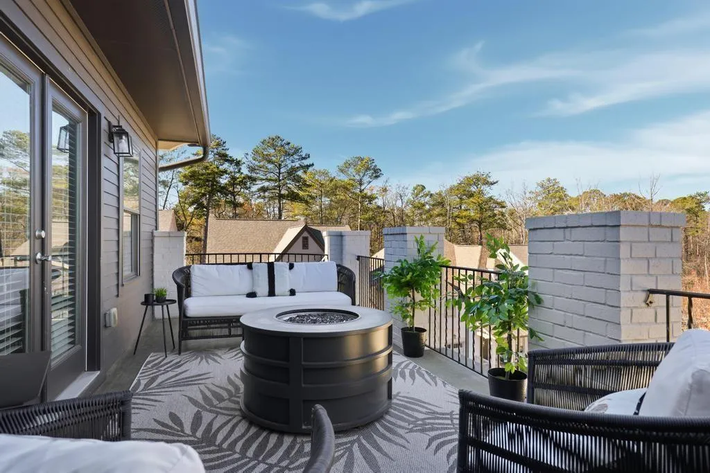 6435 Lucent Lane, Atlanta, Georgia 30328, 4 Bedrooms Bedrooms, ,4 BathroomsBathrooms,Residential,Sold,6435 Lucent Lane,7693140