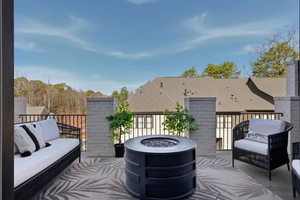 6435 Lucent Lane, Atlanta, Georgia 30328, 4 Bedrooms Bedrooms, ,4 BathroomsBathrooms,Residential,Sold,6435 Lucent Lane,7693140
