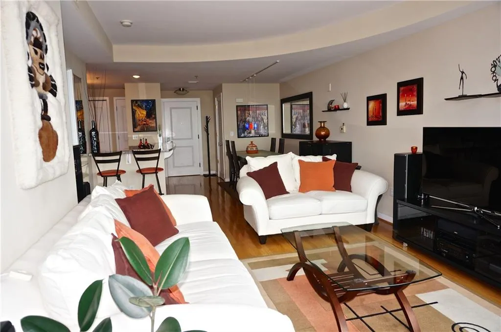 3338 Peachtree Road Ne Unit 2308, Atlanta, Georgia 30326, 1 Bedroom Bedrooms, ,1 BathroomBathrooms,Residential,Sold,3338 Peachtree Road Ne Unit 2308,5604046