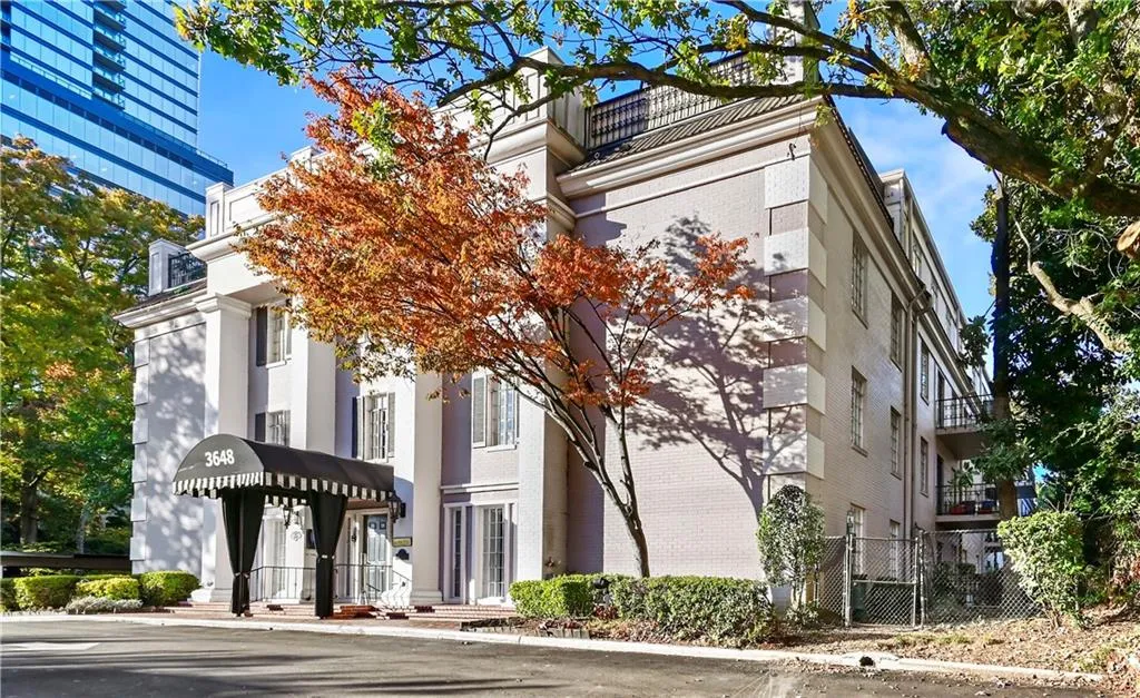 3648 Peachtree Road Ne Unit 1a, Atlanta, Georgia 30319, 2 Bedrooms Bedrooms, 0 ,2 BathroomsBathrooms,Residential,For Sale,3648 Peachtree Road Ne Unit 1a,7679835