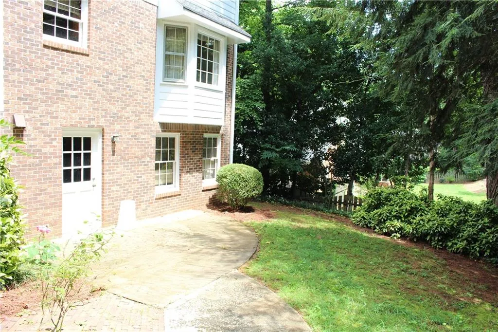 7570 Hunters Woods Drive, Sandy Springs, Georgia 30350, 4 Bedrooms Bedrooms, ,3 BathroomsBathrooms,Residential,Sold,7570 Hunters Woods Drive,5874769