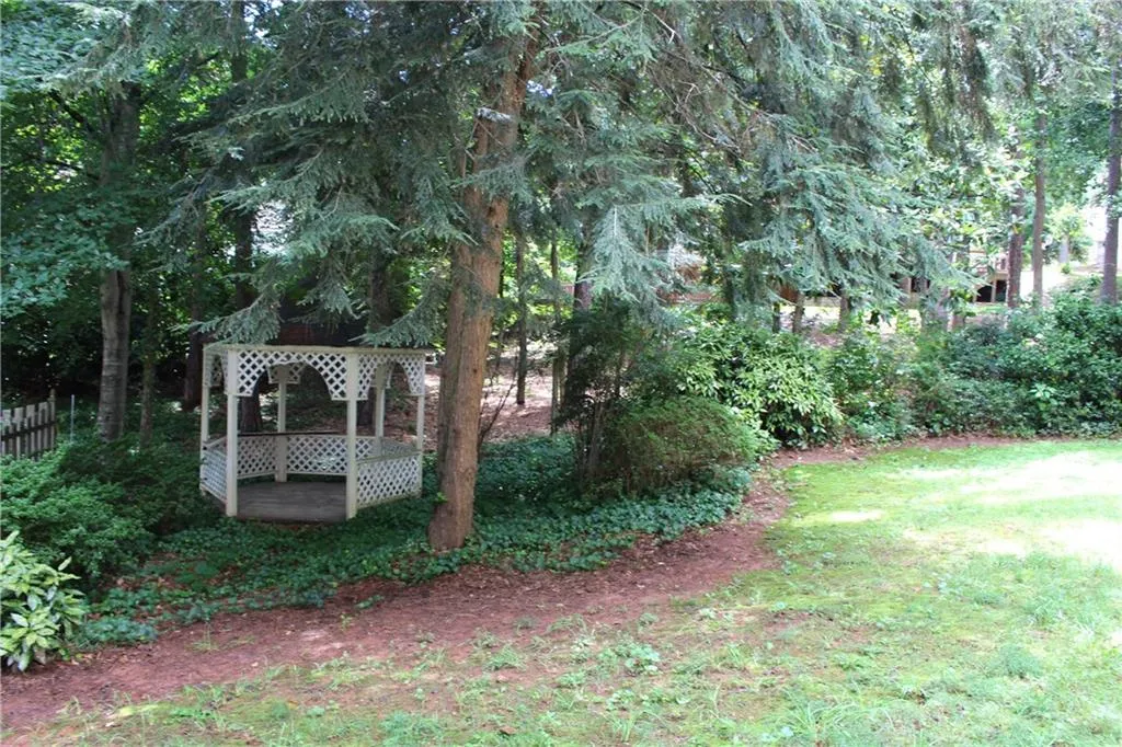 7570 Hunters Woods Drive, Sandy Springs, Georgia 30350, 4 Bedrooms Bedrooms, ,3 BathroomsBathrooms,Residential,Sold,7570 Hunters Woods Drive,5874769